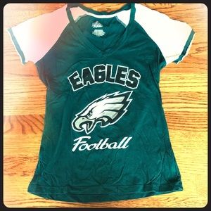 ⭐️ 3/$20 Barely worn Eagles tee!